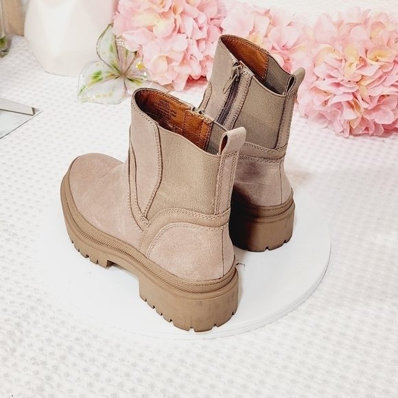 LUCKY Brand Eabile Chelsie Lug Sole Booties Size 6M - Picture 4 of 11